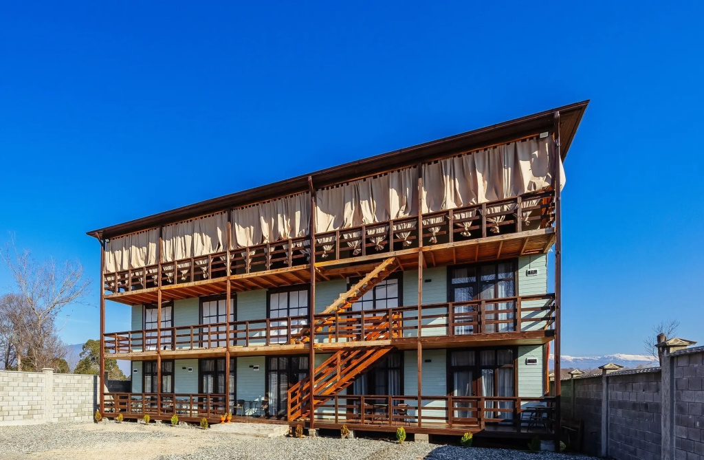 "bronau Aylana" Mini hotel