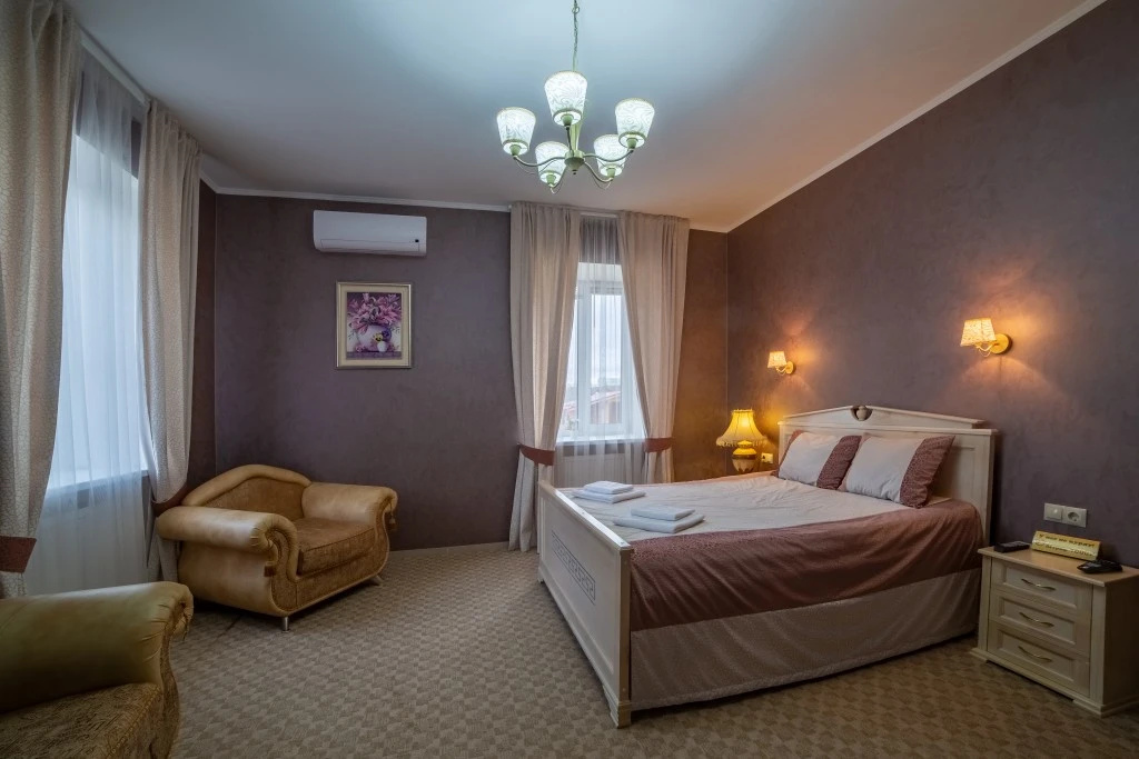 Double Suite with city view (full double bed)