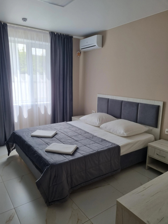 Deluxe Double room (full double bed)