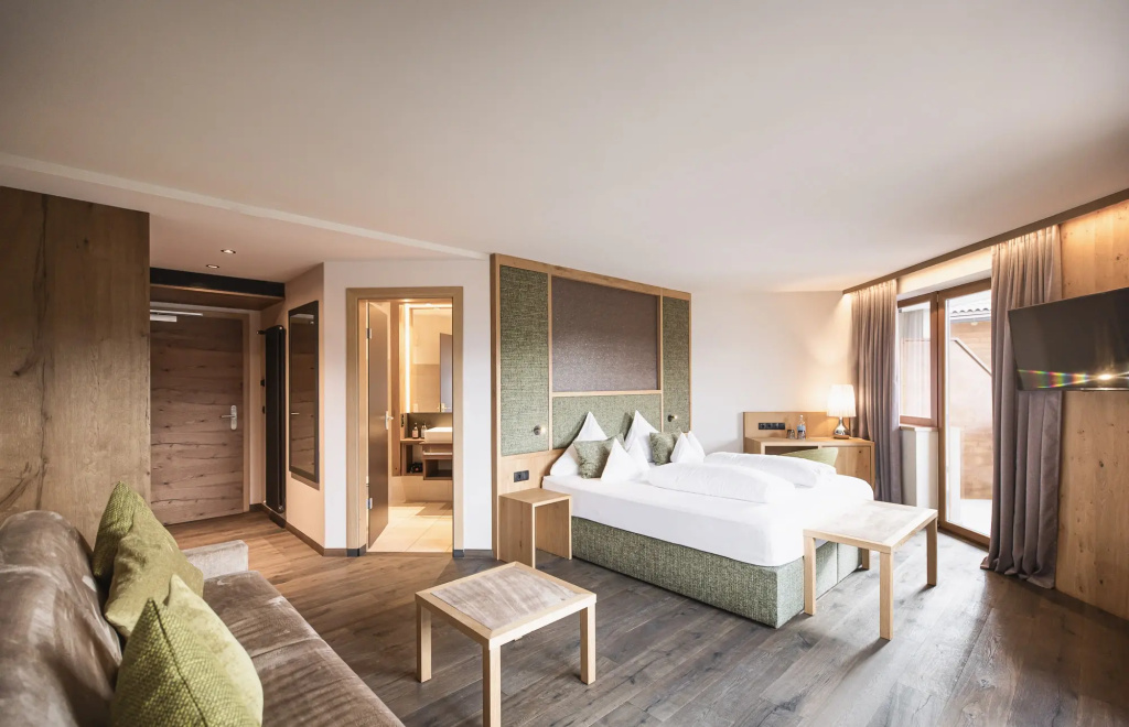 Superior Double room (full double bed)
