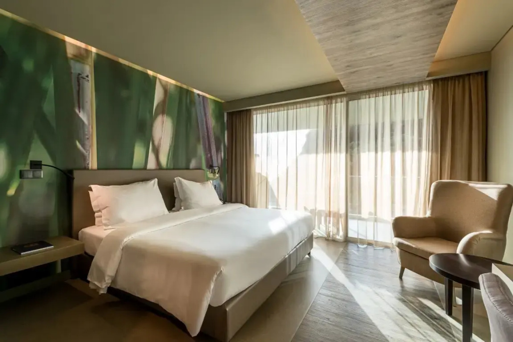 Side Ocean Double room with balcony (full double bed)