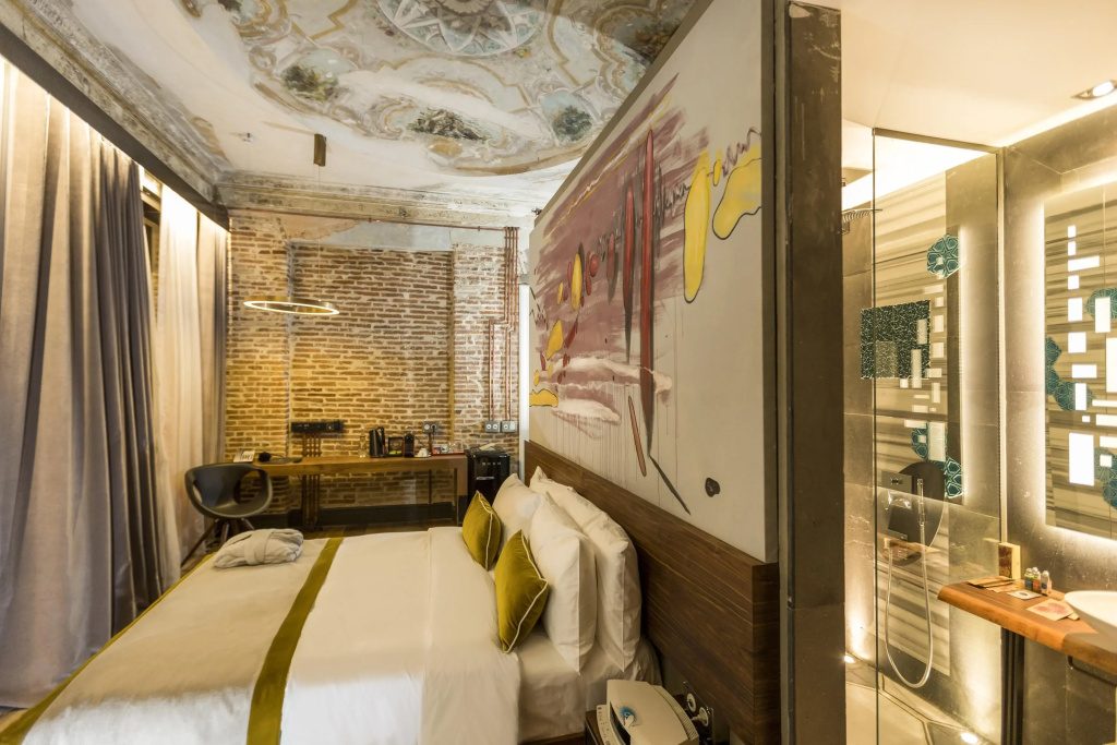 Lobby & Reception