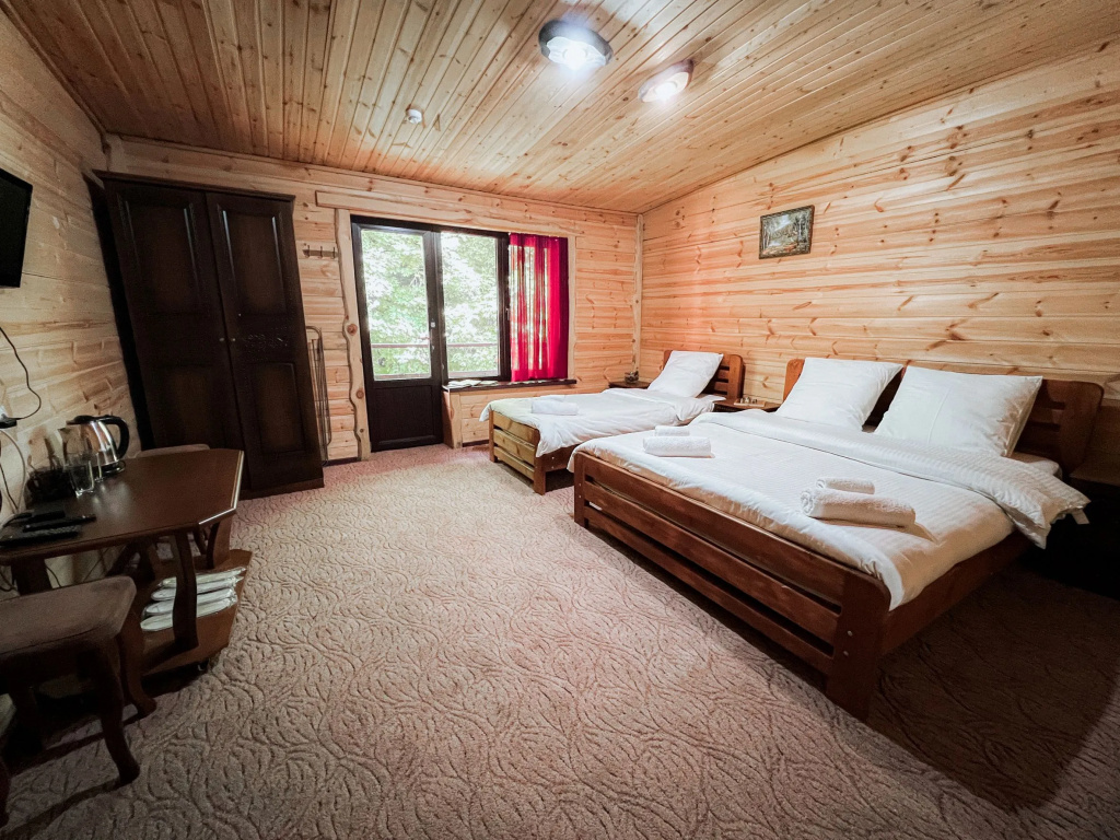 Standard Triple room with mountain view