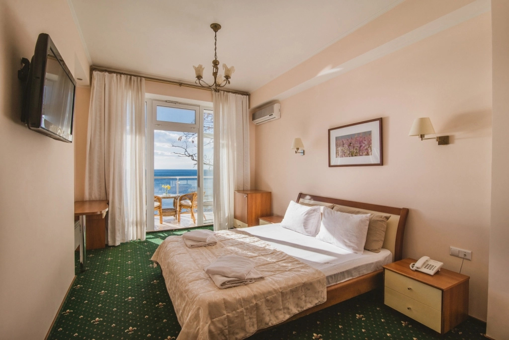 Double Junior Suite with balcony (full double bed)