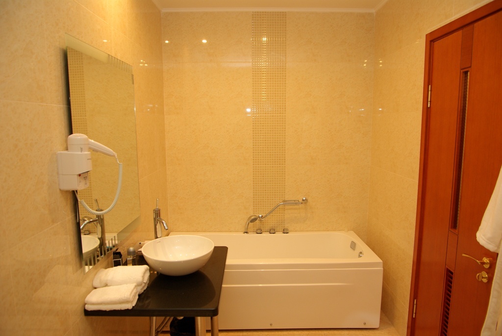Двухместный люкс Superior с балконом двуспальная кровать в Park Hotel Bishkek