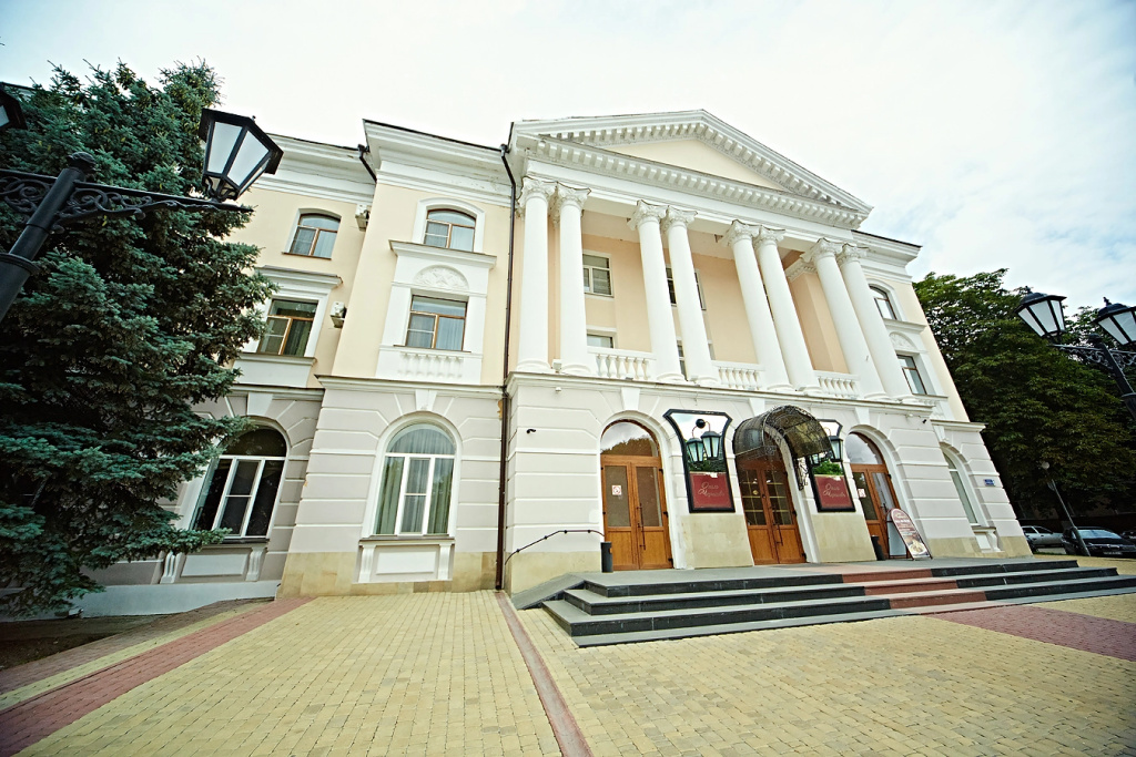Отель Гостиница Центральная (бывшая Чернигов) — фото