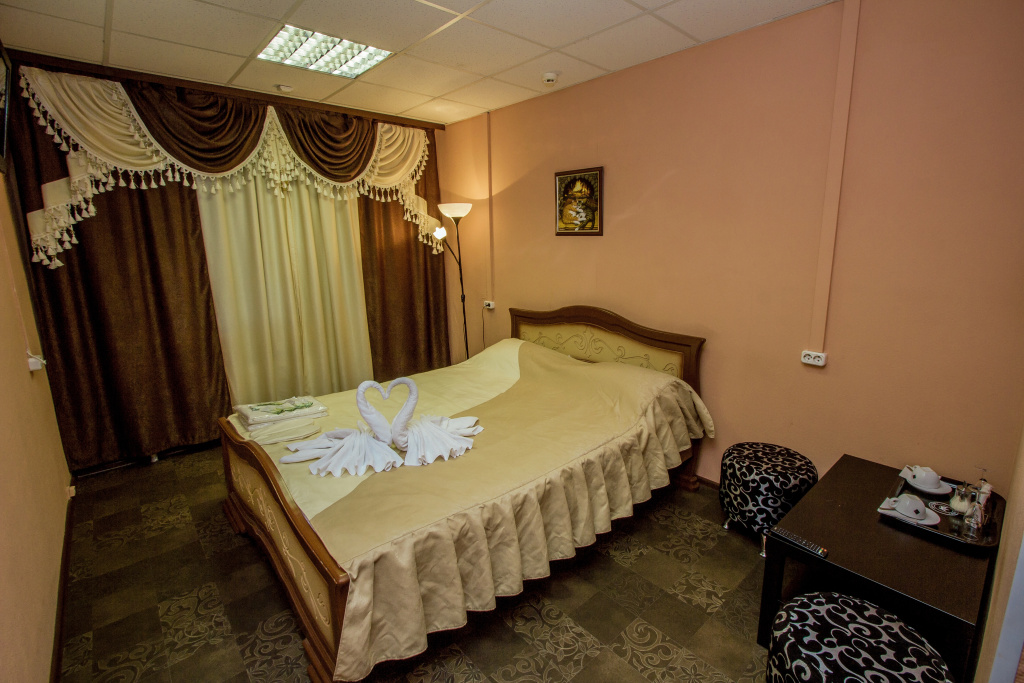 Standard No.4 Double room (full double bed)