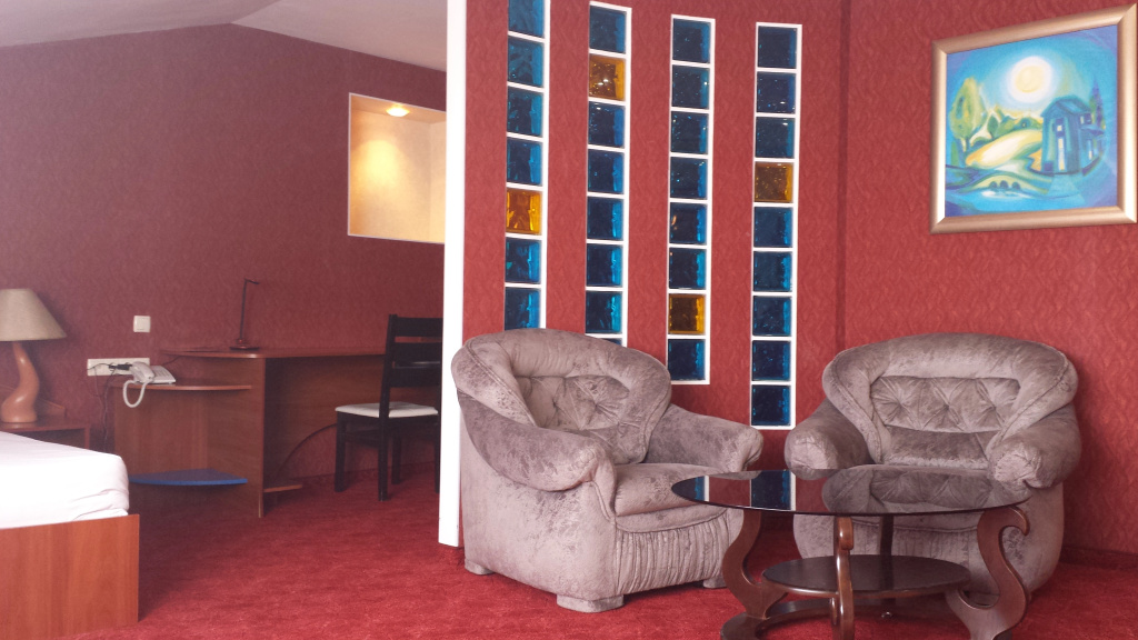 Plus Double Suite (full double bed)