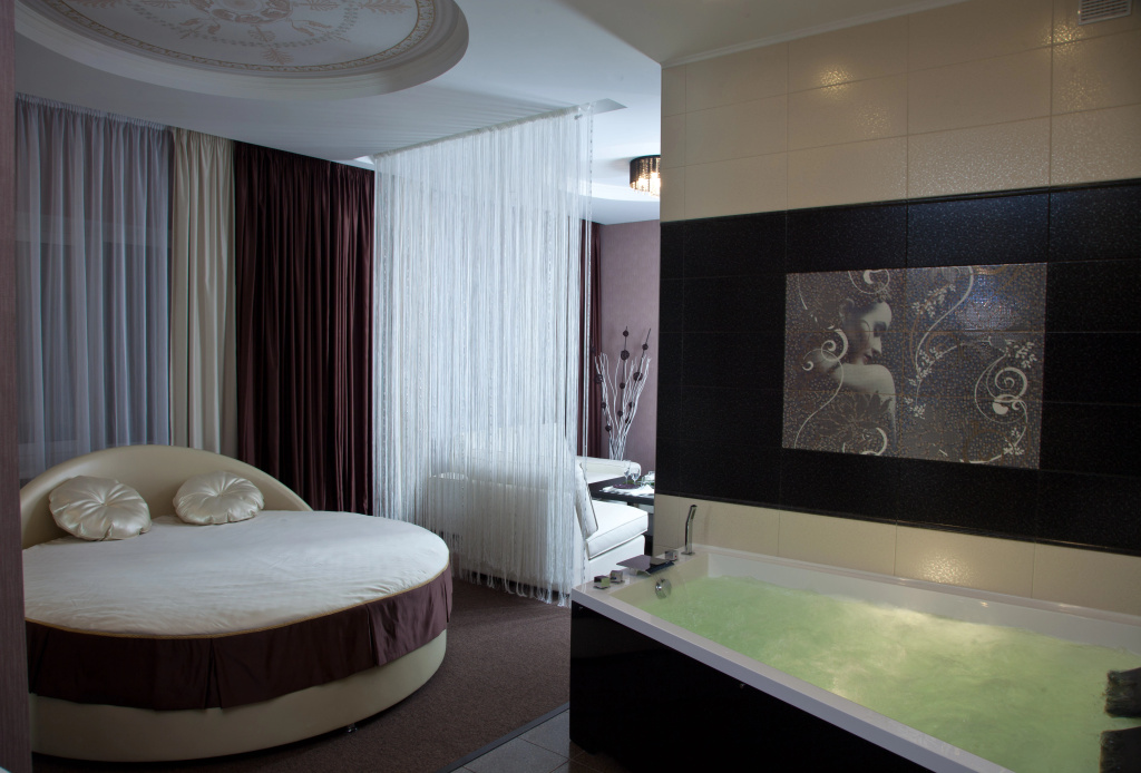 2 rooms Double Suite with Hot Tub (full double bed)