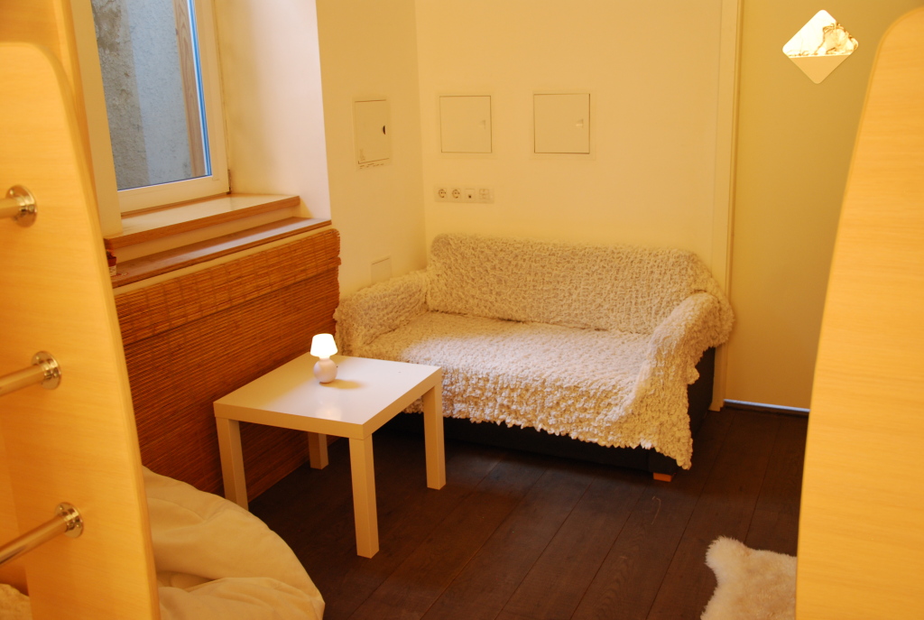 Кровать в общем номере (Без окна) (женский номер) в Royal