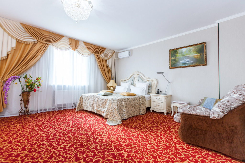Panoramic Double Suite with city view full double bed