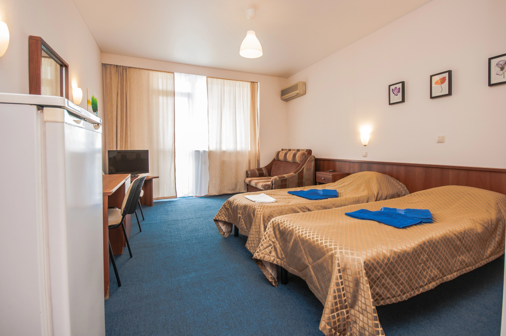 Odeon Guest House Room Type - Comfort Double room with balcony twin beds