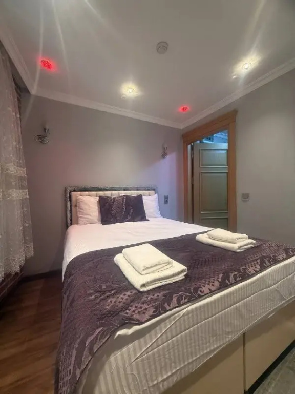 Modern 2BR Apt, 5 Min to Taksim, 2AC, Super Central #A8 Apartments