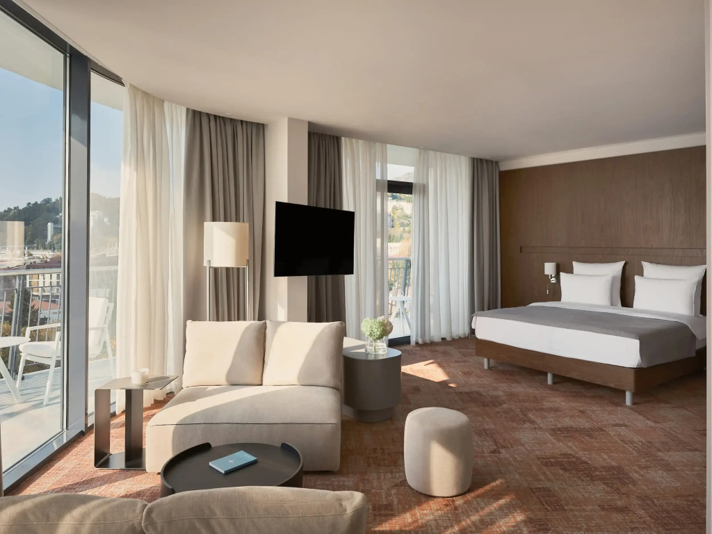 Junior Double room (full double bed)
