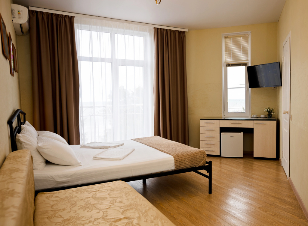 Standard Building 1 Double room with partial sea view (full double bed)