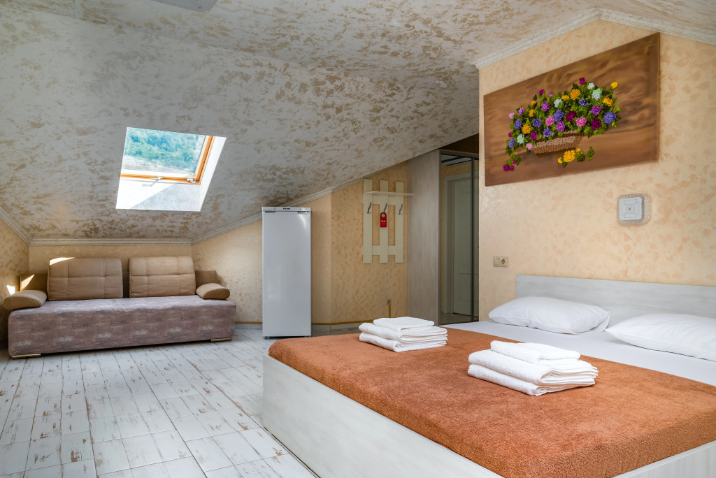 Vals Tsvetov Hotel Room Type - Comfort Quadruple Attic room