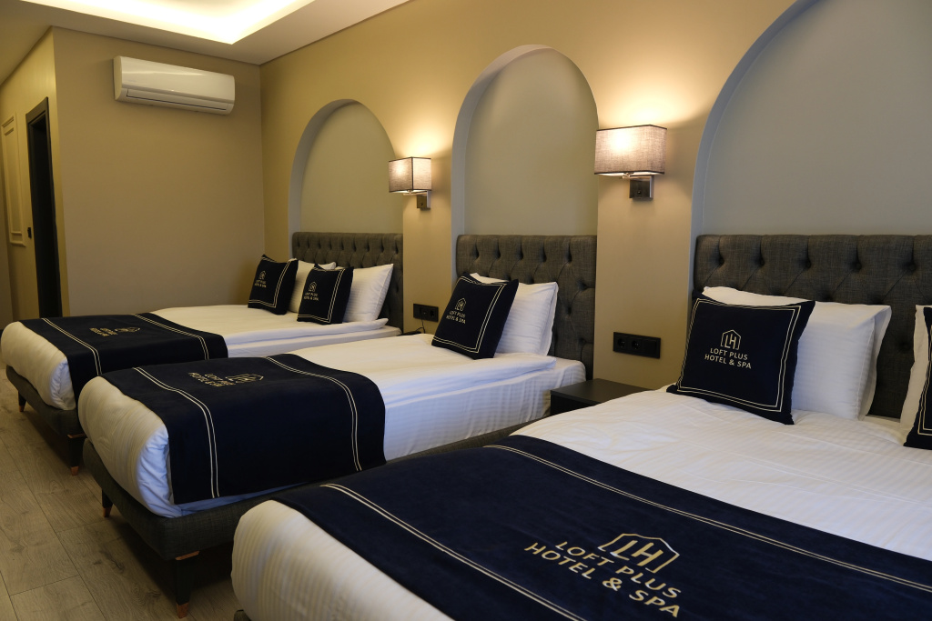 Deluxe Triple room with balcony