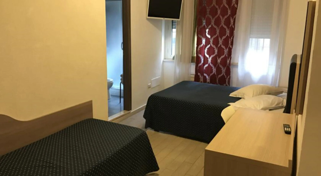 Standard Triple room