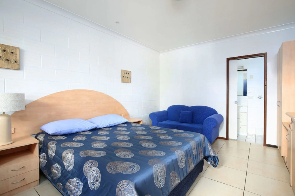 Deluxe Double room (full double bed)