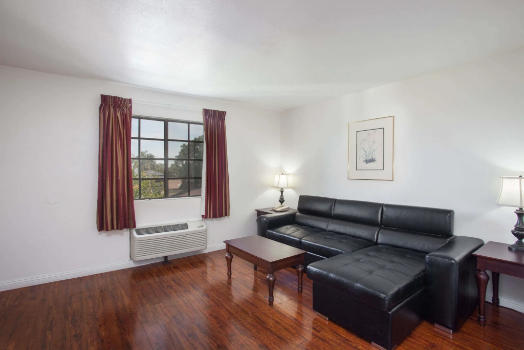 Double Suite (full double bed)