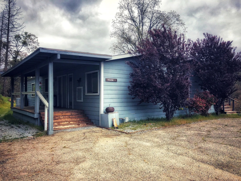 2 Bedrooms Family Cottage with lake view