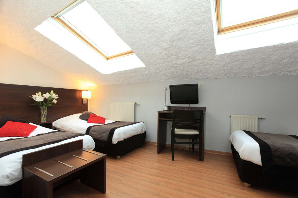 Standard Triple room