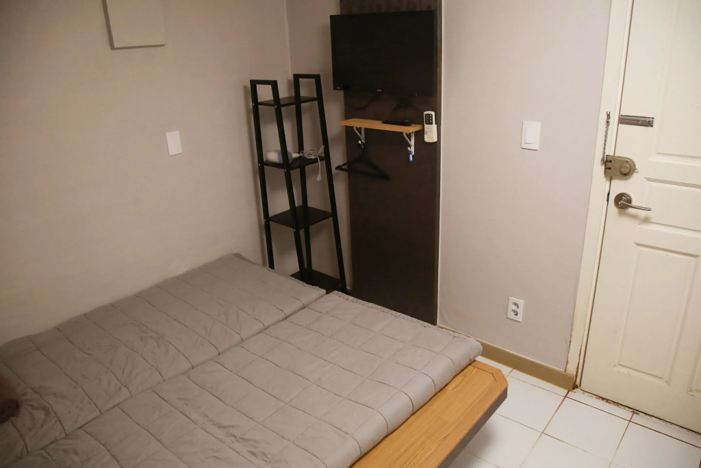 Economy room