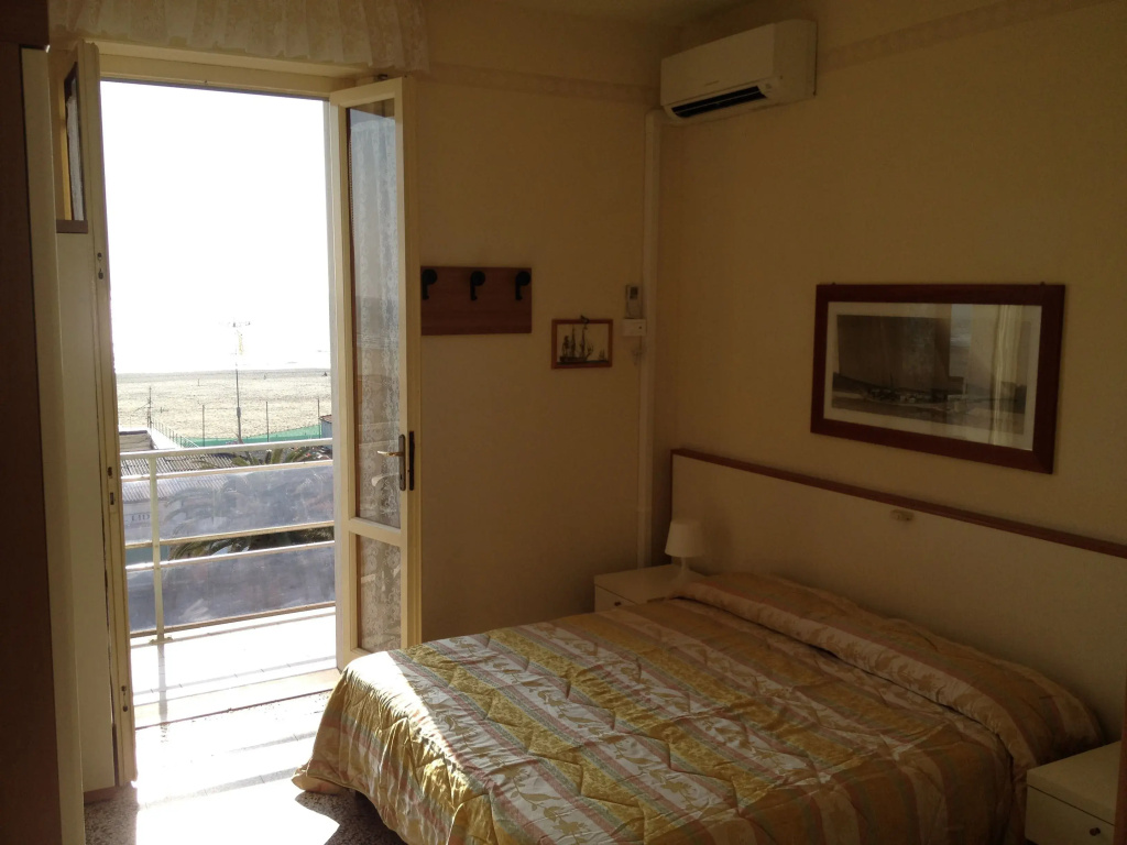 Standard Double room with sea view (full double bed)