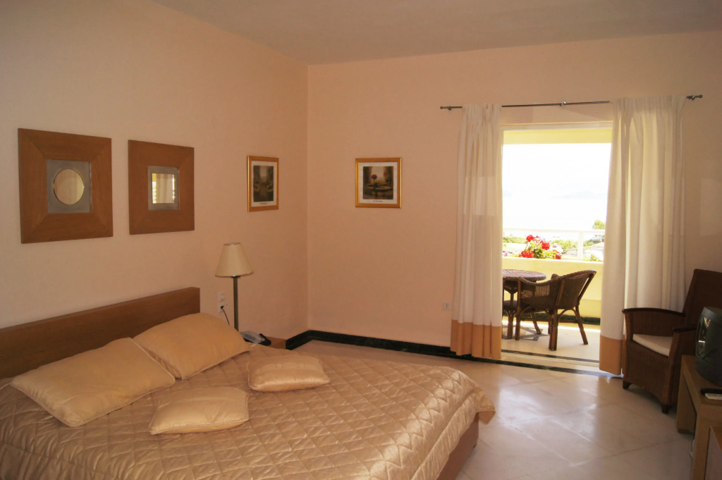 Deluxe Double room with sea view (full double bed)