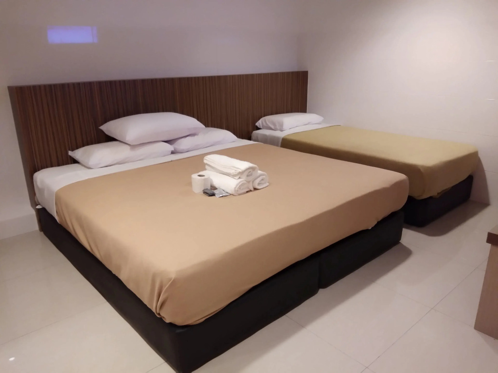 Standard Triple room