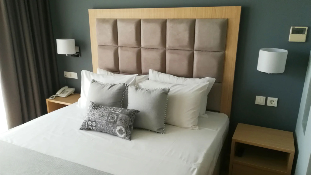 Executive Double room with balcony and with city view (full double bed)