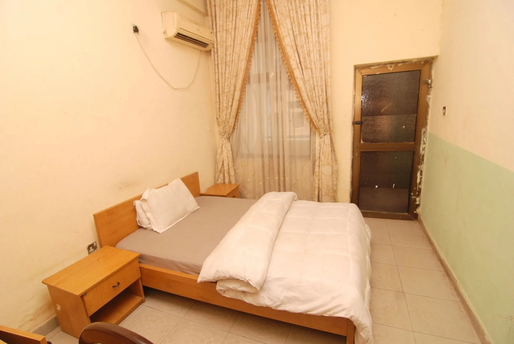 Economy room