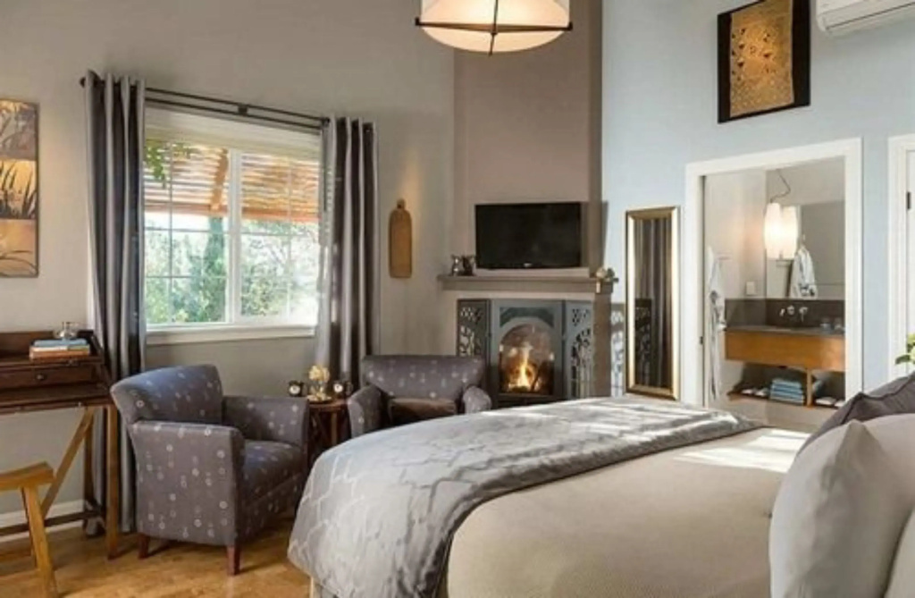 Standard Double room with mountain view (full double bed)