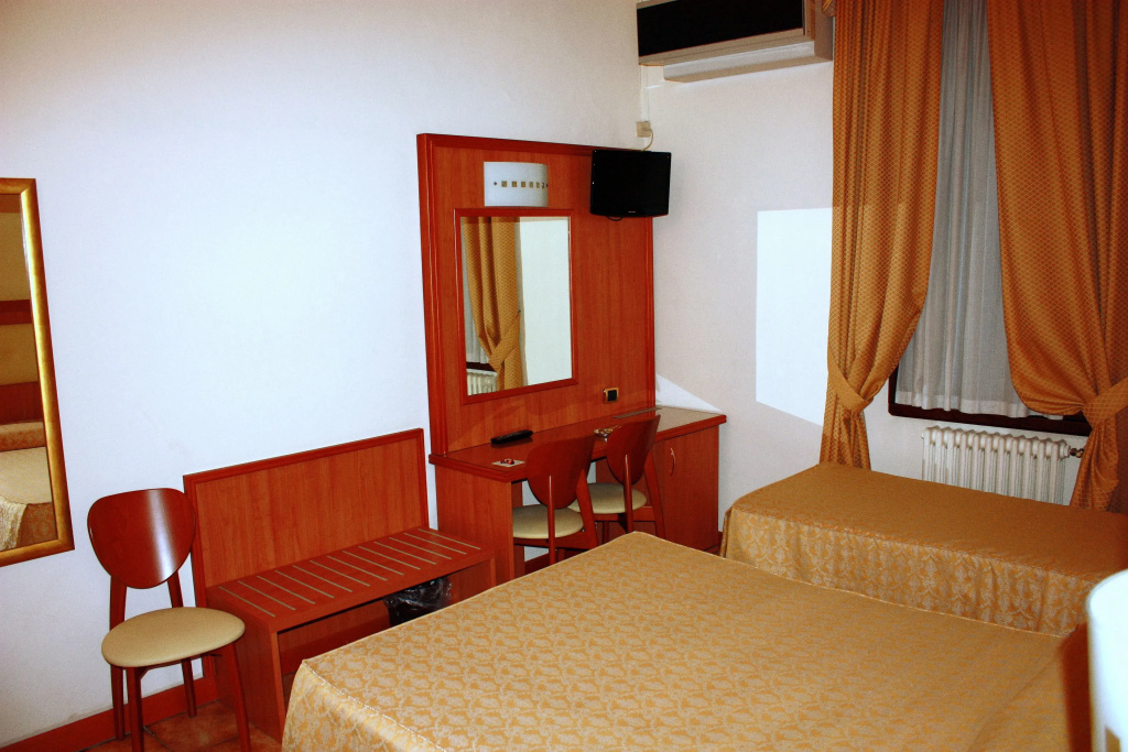 Standard Double room (twin beds)