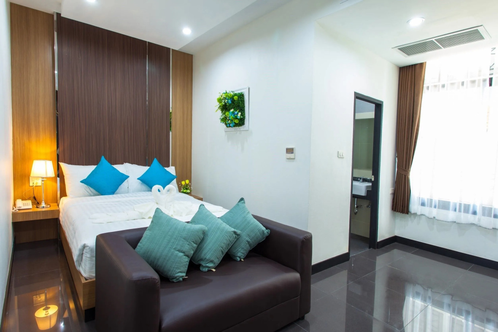 Deluxe Double room (full double bed)