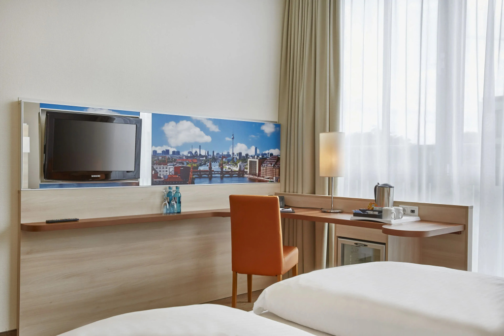 Business Double room (full double bed)