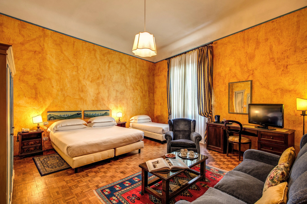 Standard Triple room