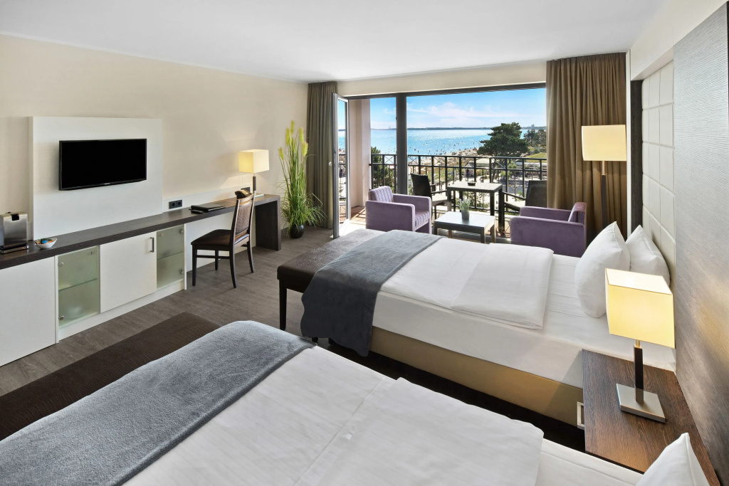 Junior Suite with partial ocean view