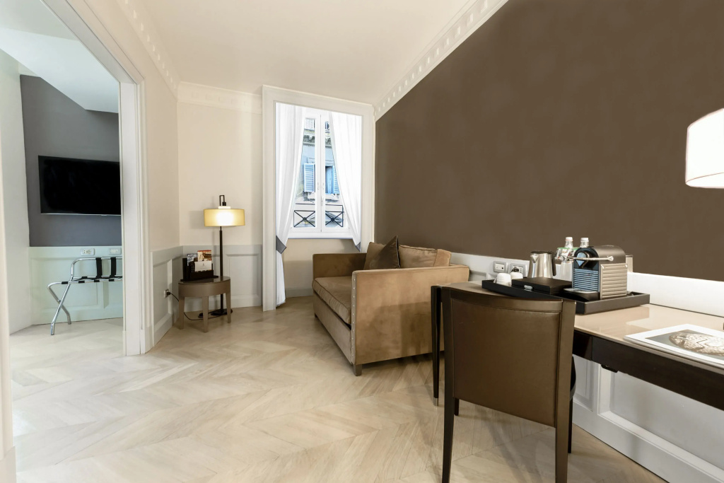 Double Junior Suite (full double bed)