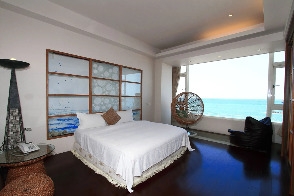 Standard Double room with ocean view (full double bed)