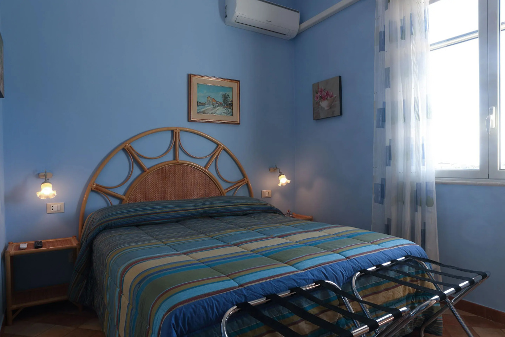 Standard Double room with garden view (full double bed)