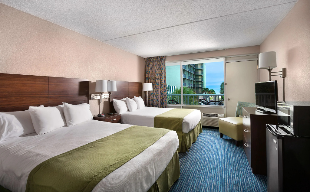 Standard Quadruple room with view