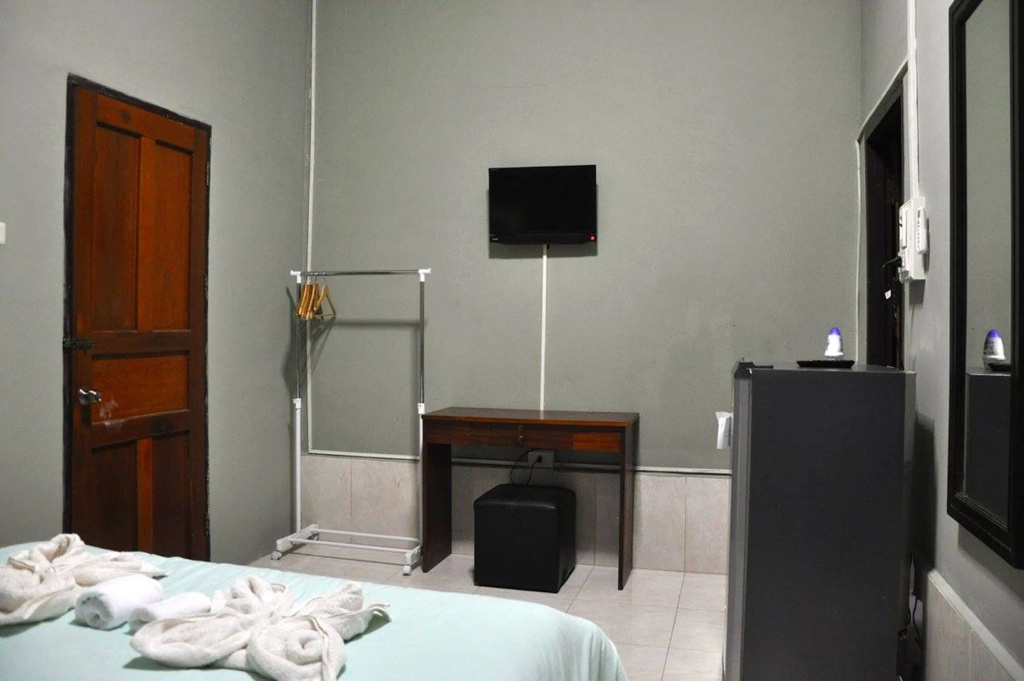 Deluxe Double room (full double bed)
