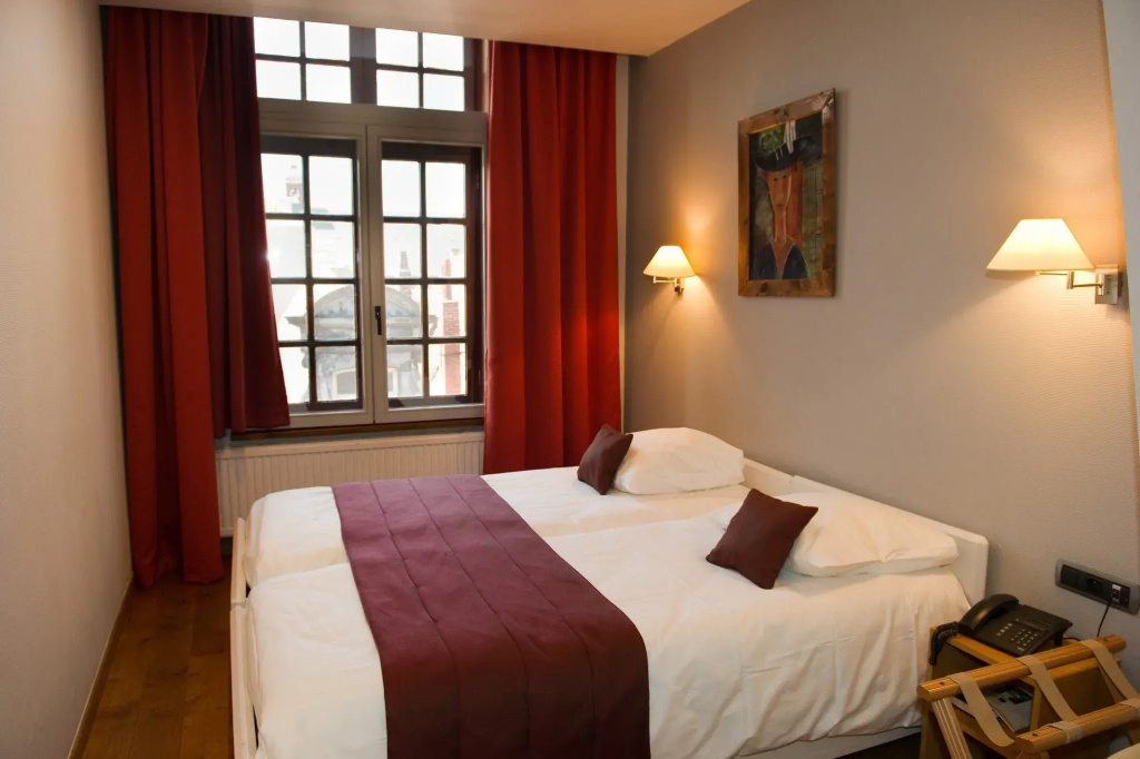 Standard Double room (full double bed)