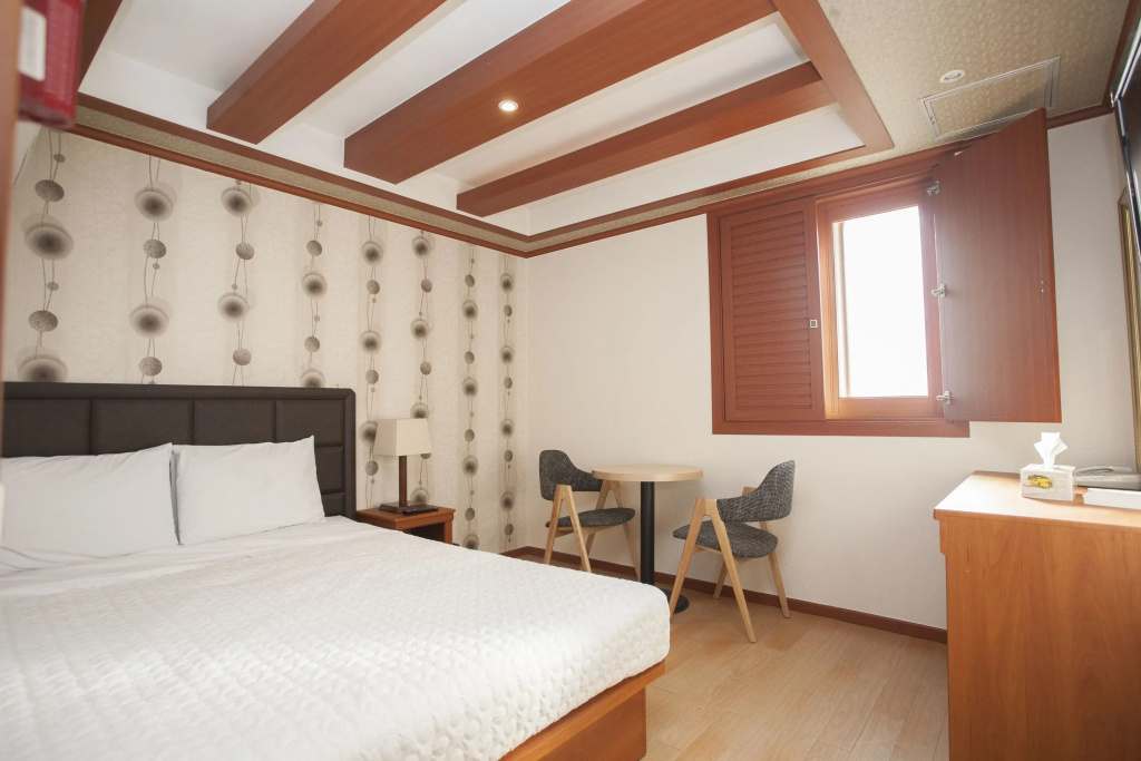 Standard Double room (full double bed)