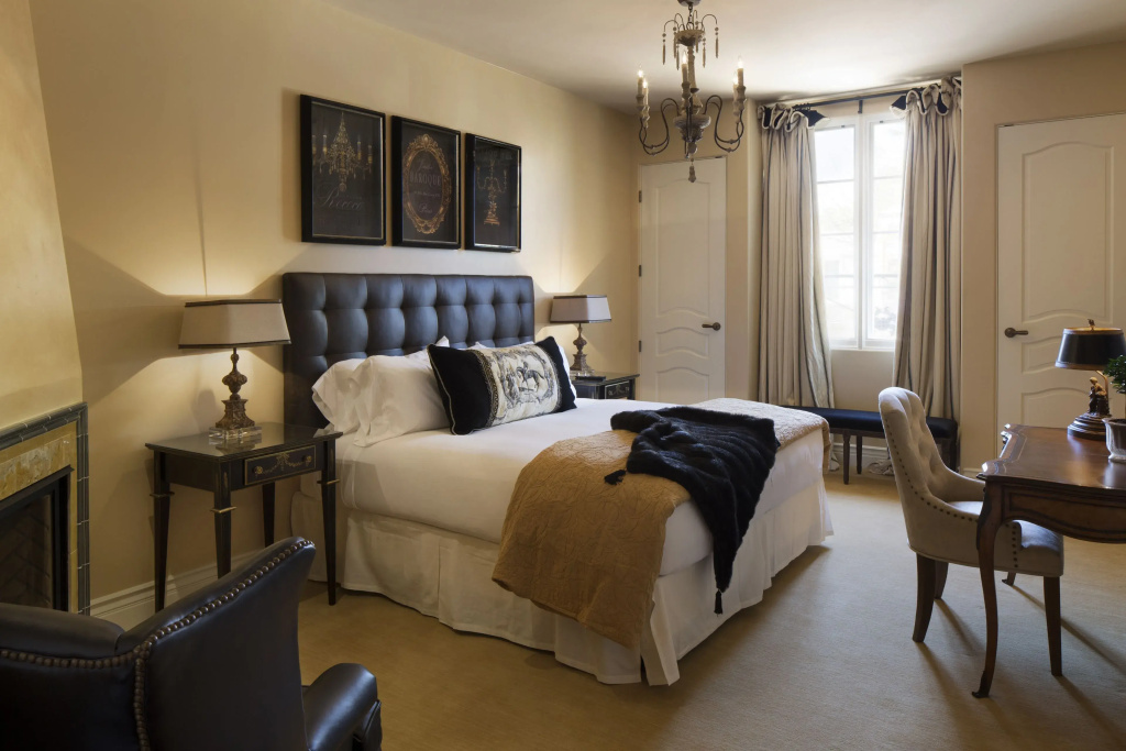Deluxe Double room (full double bed)
