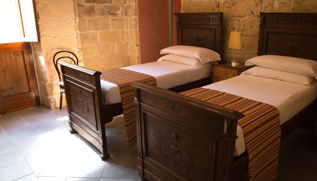 Superior Double room with garden view (full double bed)