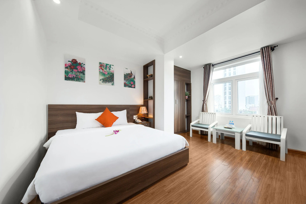 Deluxe Double room with city view (full double bed)