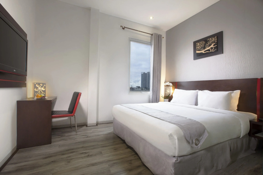 Deluxe Double room with city view (full double bed)