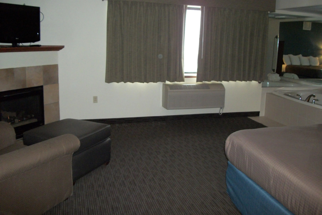 Deluxe Double Suite (full double bed)